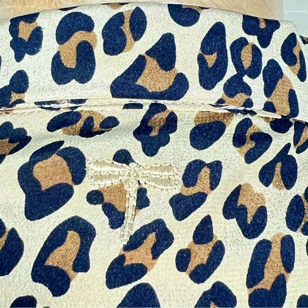 Tyler boe  Women’s Silk Leopard Print Blouse With Hidden Button Placket Small - Picture 8 of 13